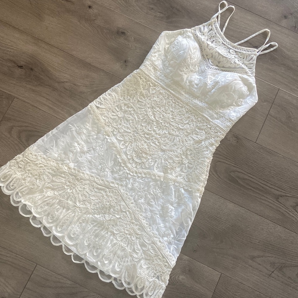 NEW SUE WONG EMBROIDERED LACE DRESS